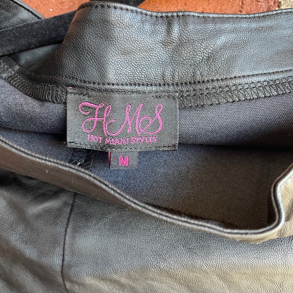 Fake leather skirt - Picture 2 of 2